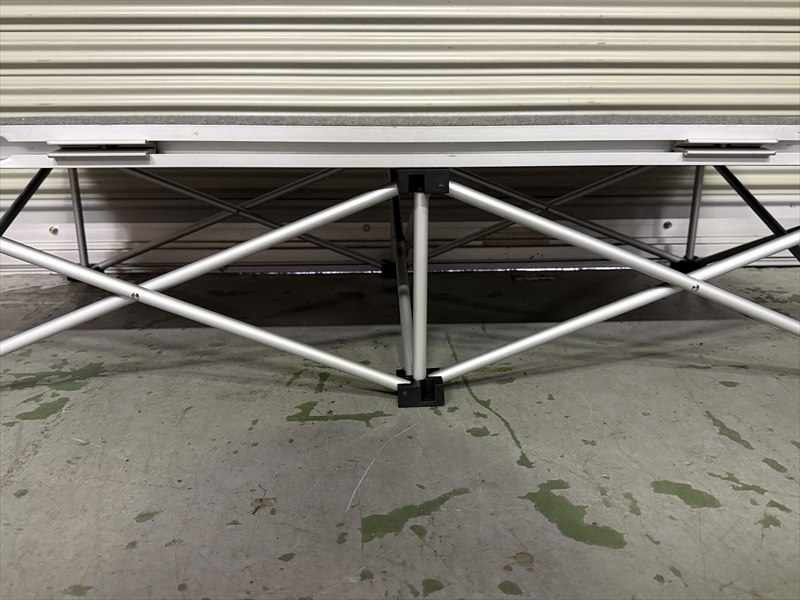 東京でレンタルできるハーフサイズ簡易ステージ(H200)の脚部分の様子